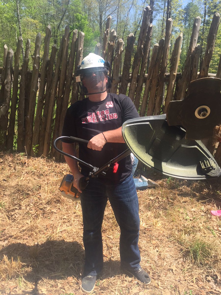 HIESbears's tweet photo. HIES students and faculty planted 75 trees 🌳 and helped prepare a garden 🌻 at the Catawba Cultural Center today for their Round Square Day of Service. #805pride #RoundSquare #RSRC2018 @r0undsquare #HIESbears https://t.co/T08ovq1c6g