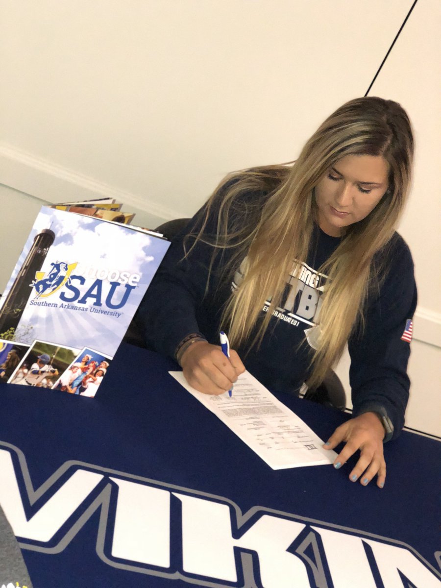 gclvsoftball's tweet photo. Congratulations to sophomore, Shelby Fleming! Shelby signed with Southern Arkansas University to continue her academic and softball journey as a Lady Mulerider! We are so proud of you! #ConnectCommitComplete https://t.co/XCzSnQakRl