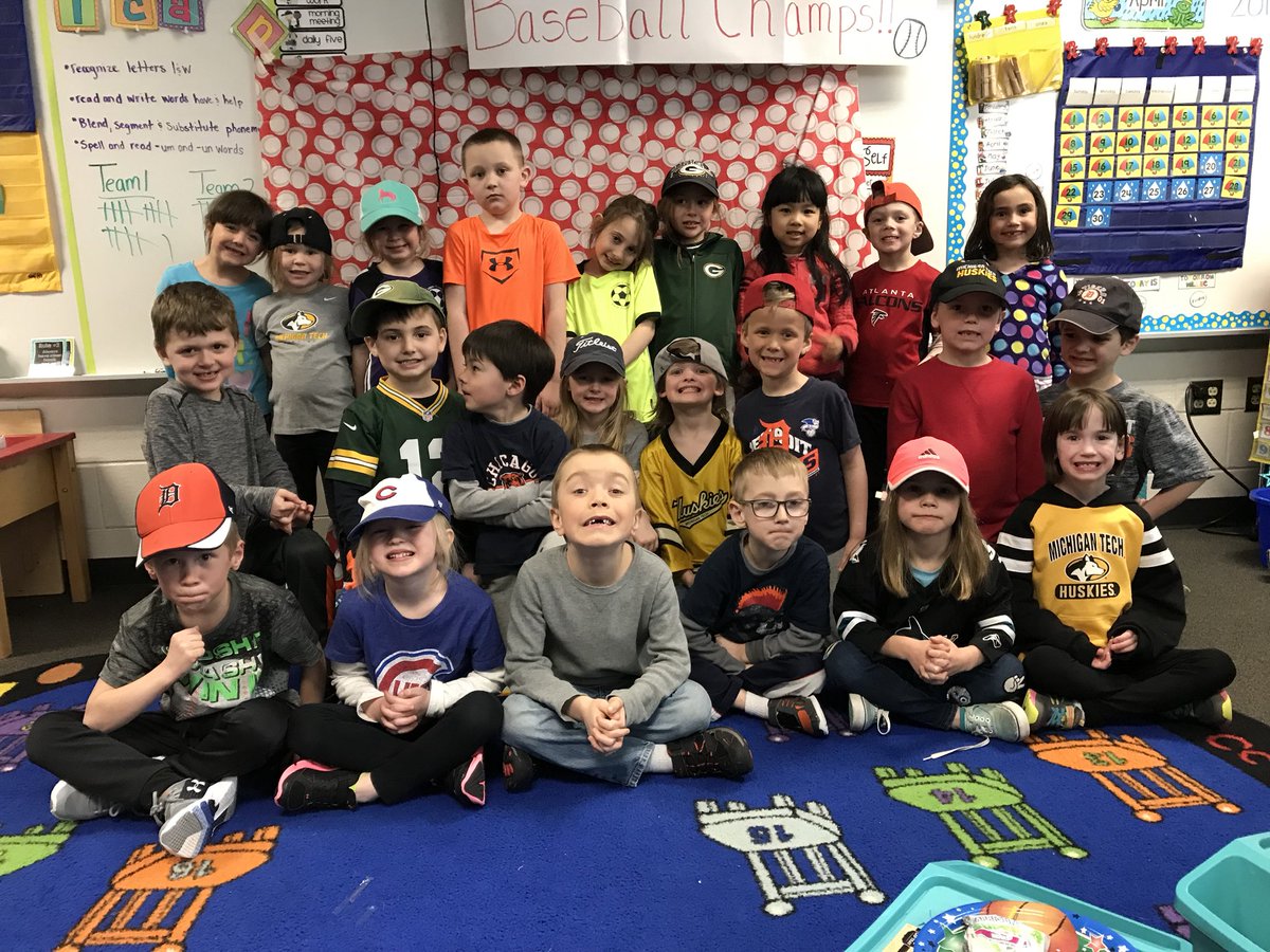KinderMrsH's tweet photo. Baseball champs! 🏅⚾️ #HESPride https://t.co/WdOYshIA9N