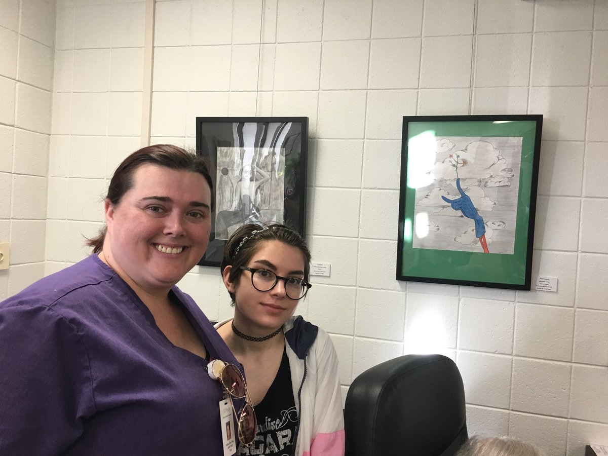 ECrewsArt's tweet photo. So blessed to be able to help guide and celebrate these young artists! #sjhsart #sjhstrojans https://t.co/5KGATA7740