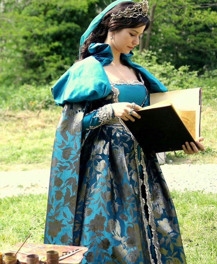 Its_BerenFan's tweet photo. HARIKA <3 #berensaat #MuhtesemYuzilkosem #KosemSultan https://t.co/UKWyHFV5S3