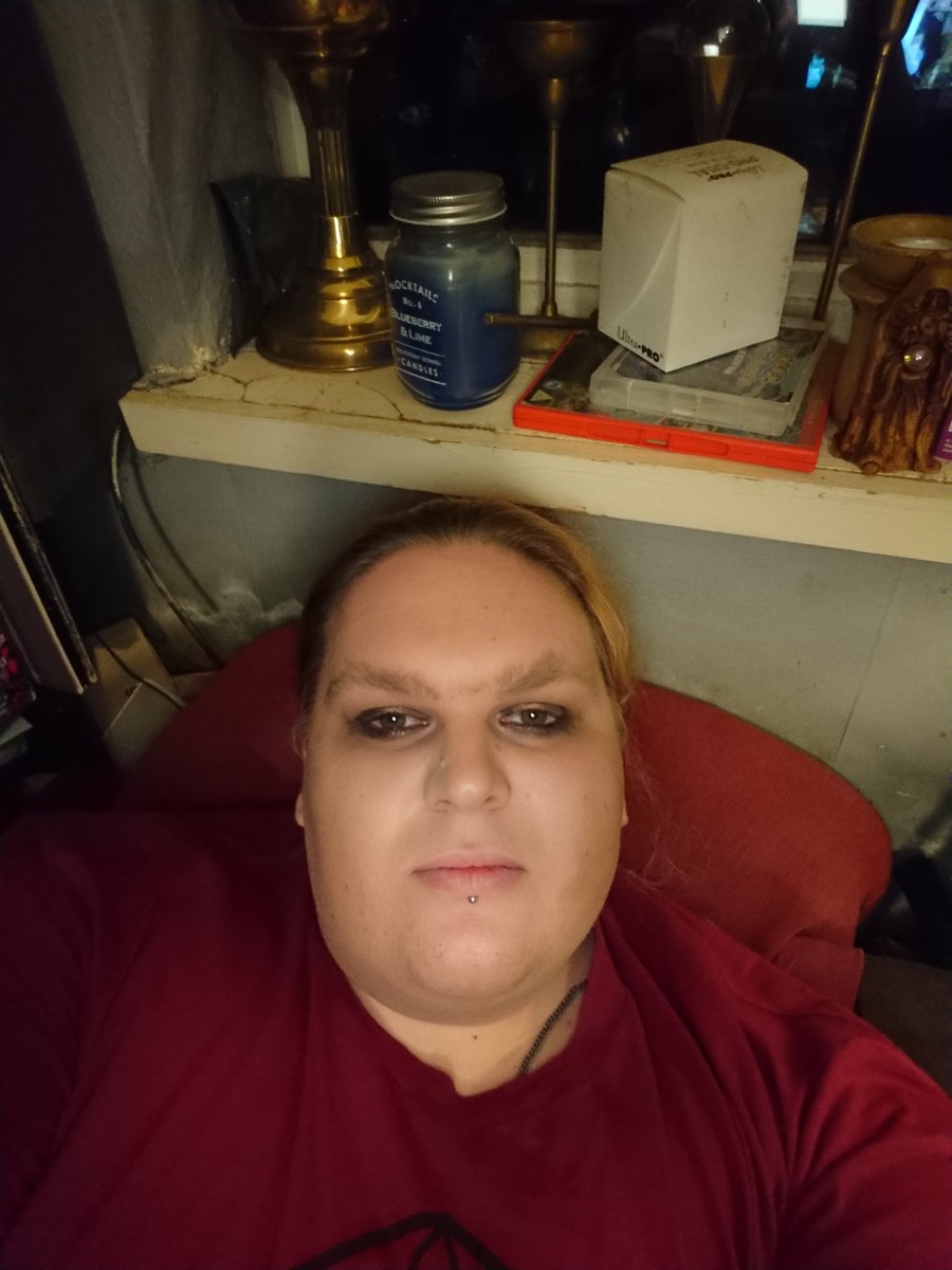 chdavids2003's tweet photo. So yeah.... I look good as a woman. #drag #makeup #totalqueen https://t.co/EsDZkThWJA