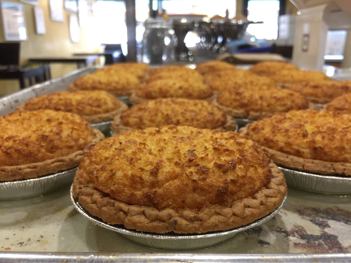 mrtodspies's tweet image. Ahhh...mini lemon chess hot out the oven...what u know ‘bout #chesspie?