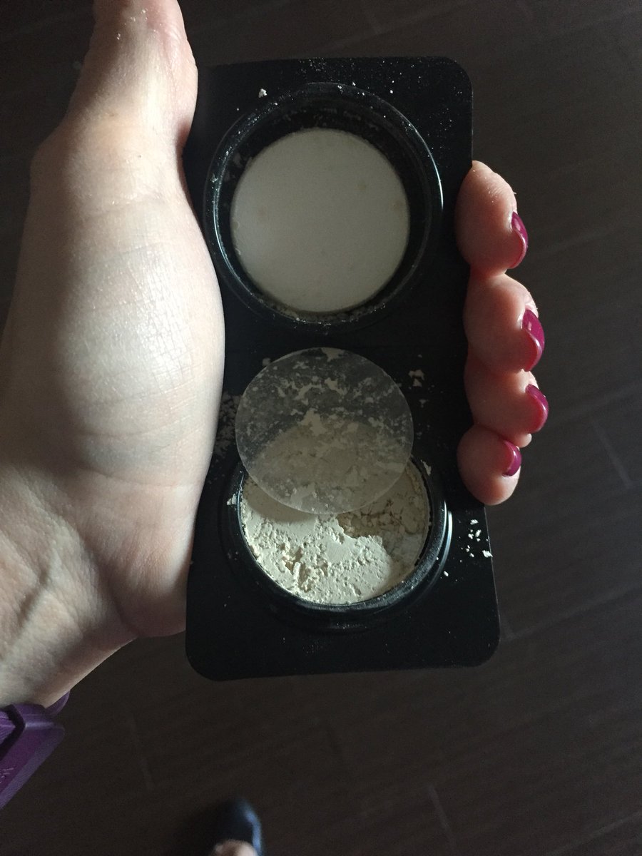 mogs504's tweet image. Yet another broken in my @sephoraplay box.  And I really wanted to try @Itcosmetics too!
