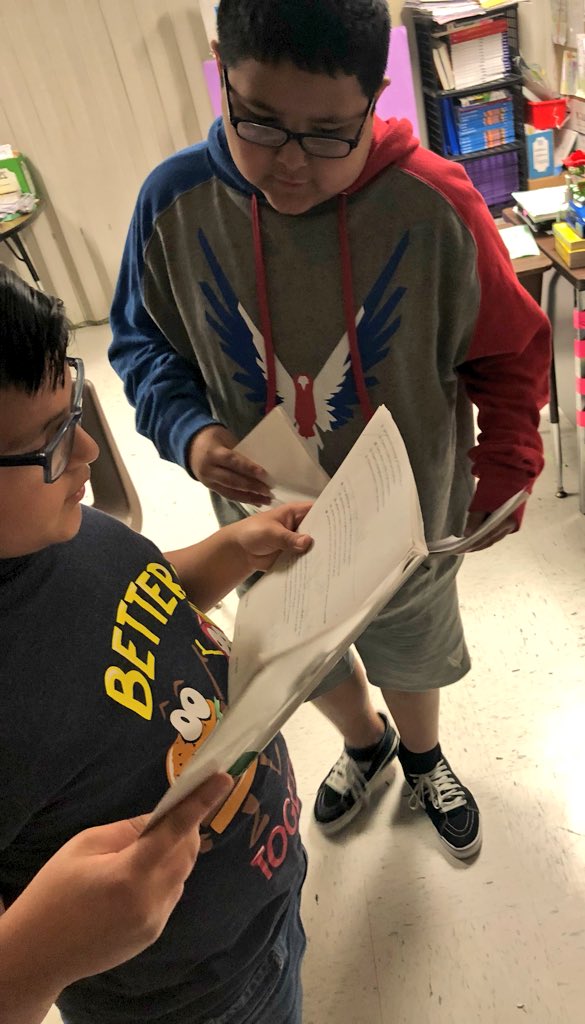 ktorres04's tweet photo. Reading review fun with Making the Case and Shake &amp; Share 😊@warriors112 #wilsonshines https://t.co/DpGQiiMeMh