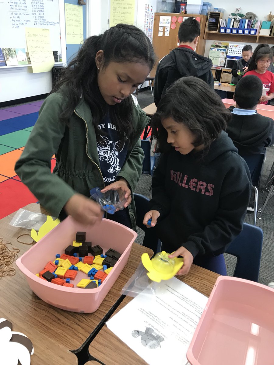 mrschavezteach's tweet photo. Science Night @handyelementary ! Students are designing turtles 🐢and testing buoyancy. https://t.co/0iy9G3hEHg