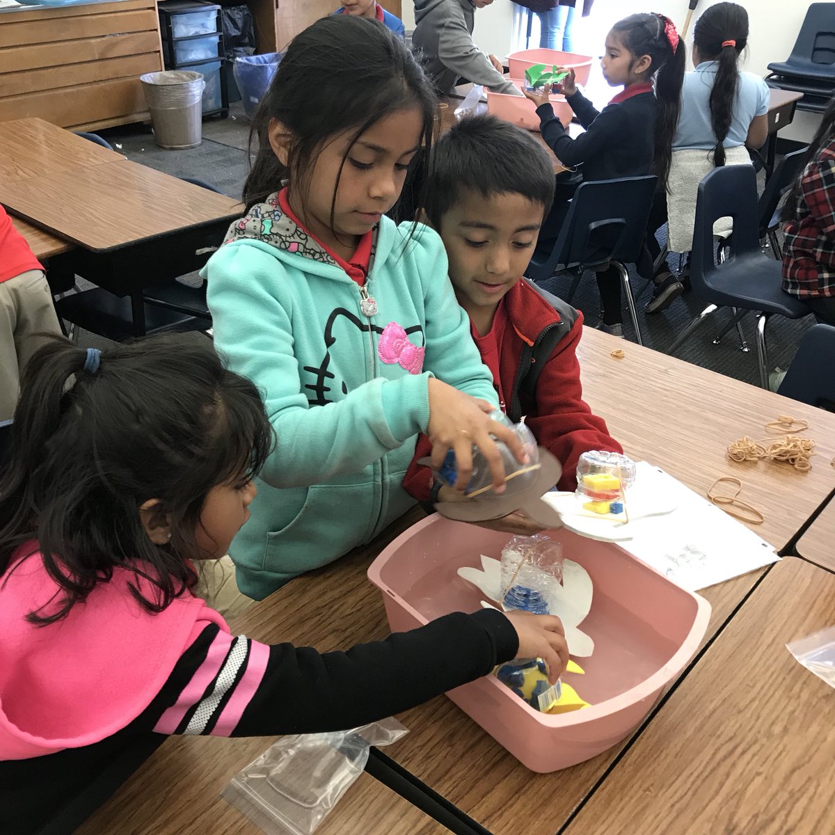 mrschavezteach's tweet photo. Science Night @handyelementary ! Students are designing turtles 🐢and testing buoyancy. https://t.co/0iy9G3hEHg
