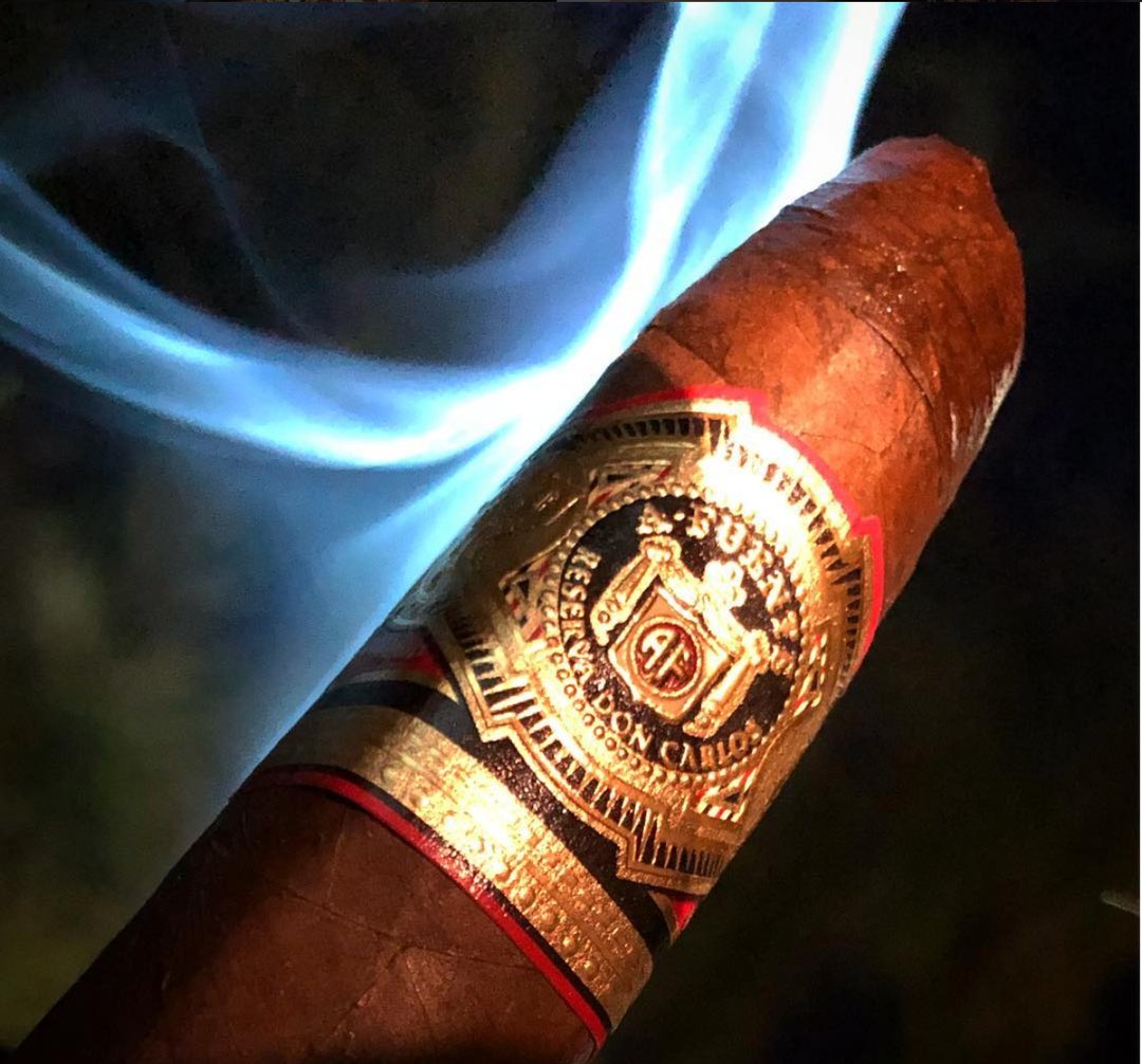 afcigarclub's tweet photo. Well here we go 2017 cigar of the year... Excellent cigar no doubt. Enjoy your evening folks! #ArturoFuente #DonCarlosEyeoftheShark #fuenteisfuente #2017cigaroftheyear #dr #smokersrd / by: @cigarmas https://t.co/f2urxo8q6V