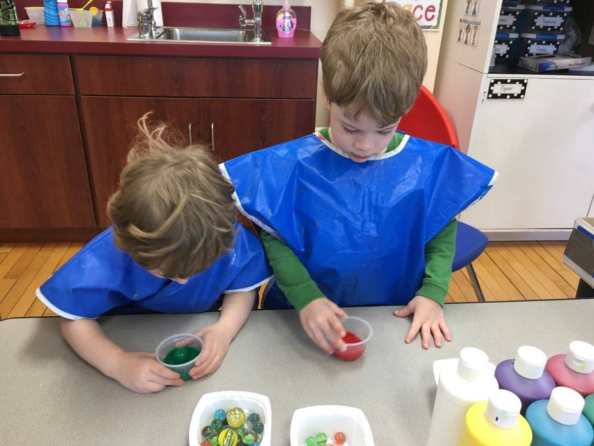 PburgPreK's tweet photo. Celebrating Artsy Thursday! #WOYC18 https://t.co/GipPgEss3s
