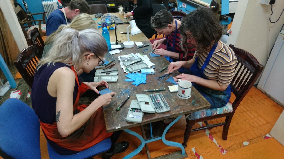 ManicMinotaur's tweet photo. Excellent night at Bip-Art with the @bigillustrators for a night of printmaking workshops 😊😊😊 #Brighton #brightonhour #btnetsy #printmaking #Brighton_Illustrators #prints #etching #lithography #linocut https://t.co/zra77aOEde