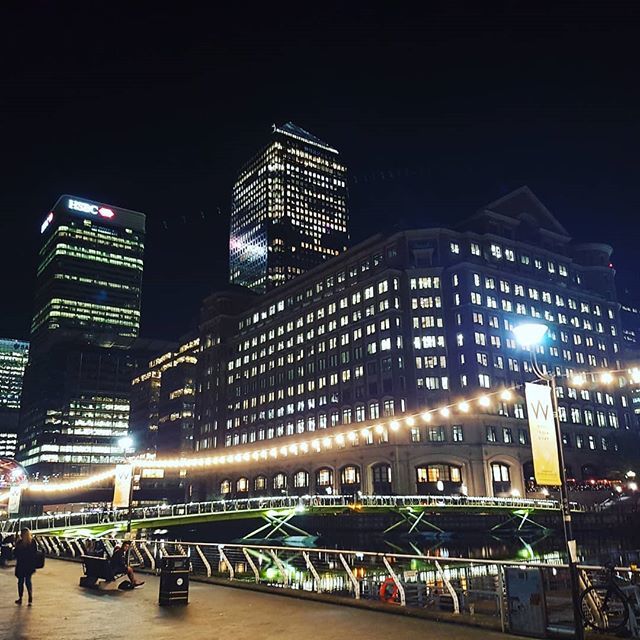 AramiciaKing's tweet photo. CW by night. #ilovelondon #upw2018 https://t.co/vwXSU0aEpj https://t.co/5GERSy17XK