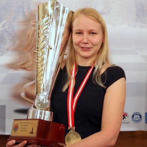 SusanPolgar's tweet photo. Russian Chess Queen GM Gunina wins European Women's Chess Champ by full point! https://t.co/GxJWJA0Toh @WOMChess @FIDE_chess @chessdom @EuropeEchecs @ECUonline @ruchess_eng https://t.co/XDABSTm714
