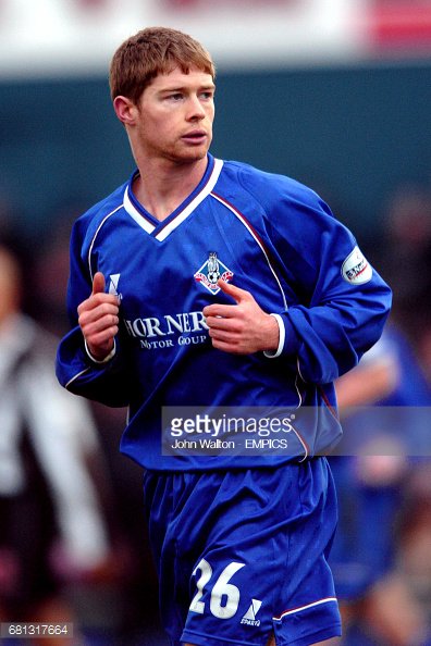 OnThisDay_FL's tweet photo. #OnThisDay in 2002: @OfficialOAFC 1-0 @QPRFC.
With @deanholdenuk in defence, @Agriff26 came off the bench to make his Oldham debut. Adam is pictured below in action against @TheGillsFC in 2004. #OAFC 🔵🦉 @PaddyNoWheels @nigetimp @ptoafc83. https://t.co/rIZF45ESOh