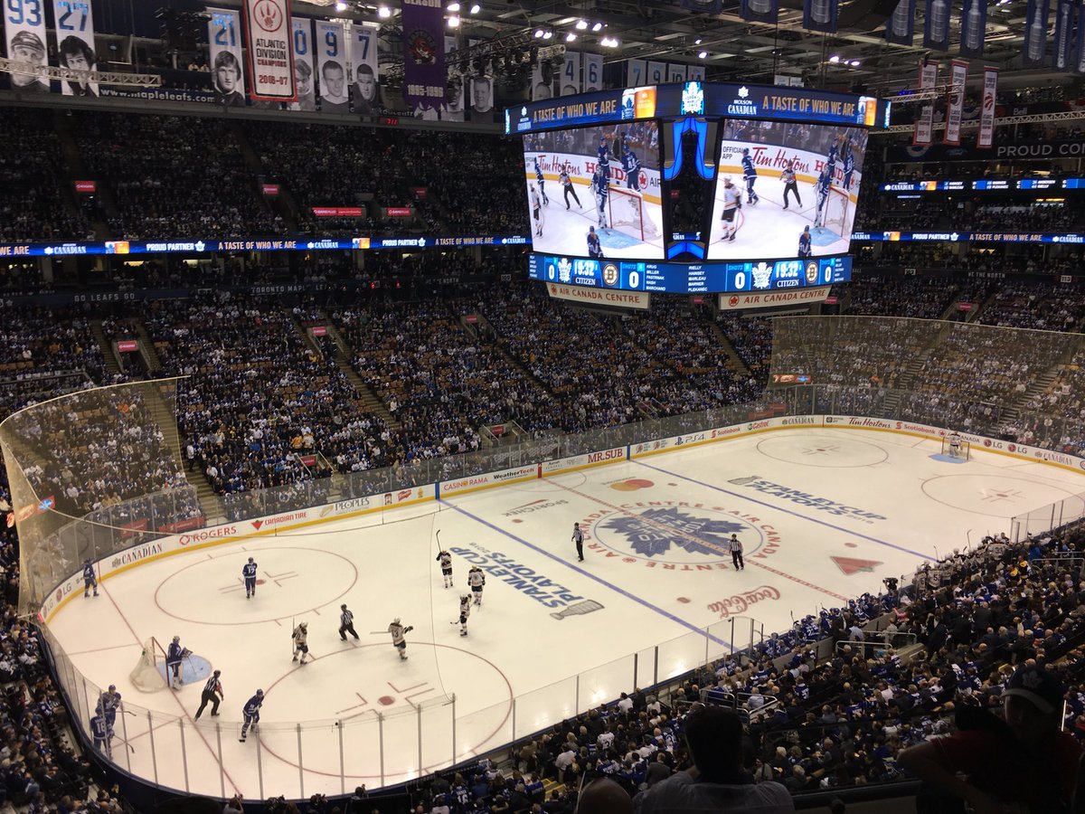 MrsH203's tweet photo. GO LEAFS GO!!!
#TMLtalk #playoffs https://t.co/5VYPqgAzBb