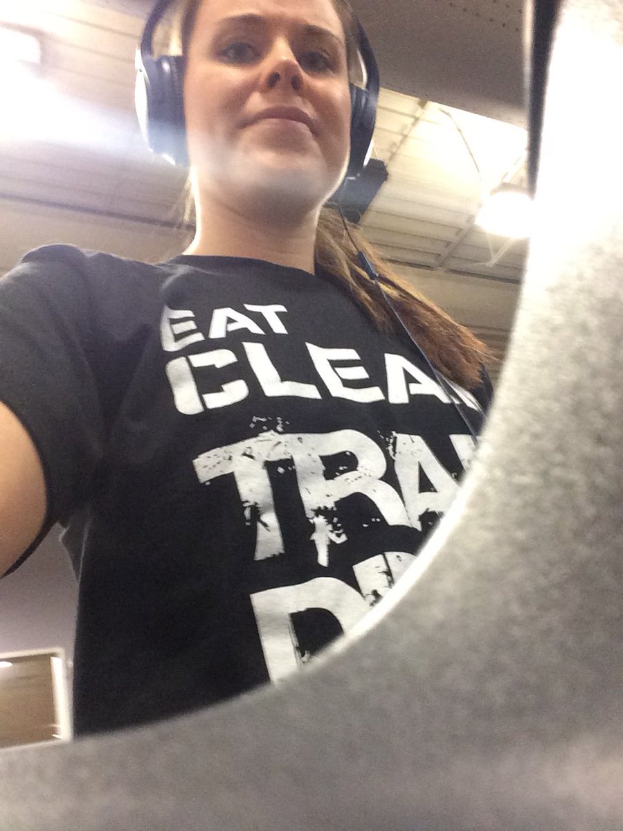 amee_robert's tweet photo. My shirt says it all: eat clean, train dirty 👩🏻‍🍳🏋🏻‍♀️ #GL39Strong https://t.co/wIhZehDkV5