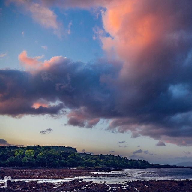 Yeah I’d move here...
.
.
.
.
.
#1dxmarkii #canonusa #canon_photos #canonphotography #teamcanon #travelphotography #scotland #scotland_greatshots #scotlandsunset #sunset #naturalbeauty #broadford #highlands #bellusphoto #bringit #ourplanetdaily #ourplane… ift.tt/2qJO5dL