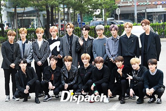 mylittletenny's tweet photo. ติ่งnctคือนานๆได้หวีดพร้อมกันครบ18คน แม่ไซต์เอย แฟนเอย ปะทะกันยิ่งกว่าสงครามกลางเมือง ถนอมน้องๆกันหน่อยเซ่! 18มนุษย์ทองคำเด้อเนี่ย!! #NCT2018_BLACKONBLACK https://t.co/wfoVuYMxed