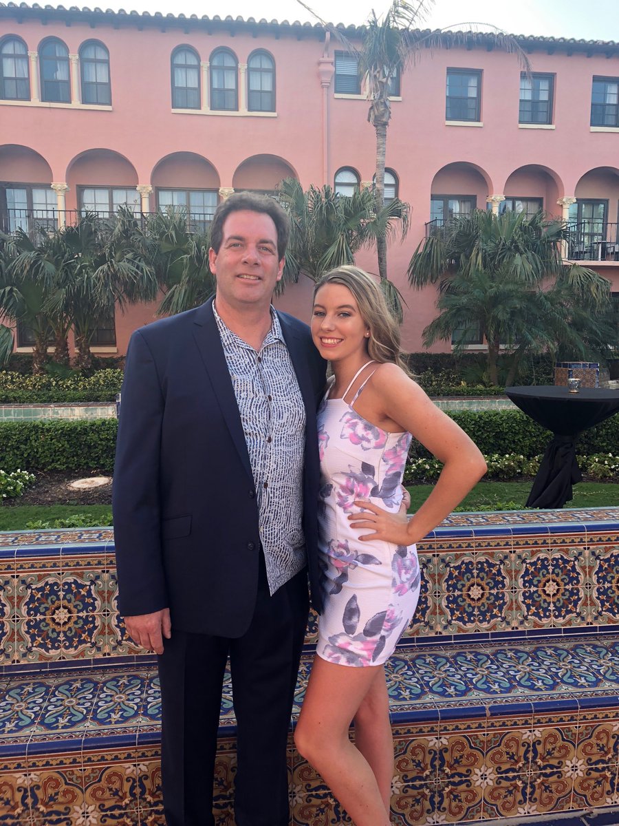 BubblesTux's tweet photo. Can’t wait for Bubble’s night of excellence! #TLECON18 https://t.co/tyqk1lfgd1