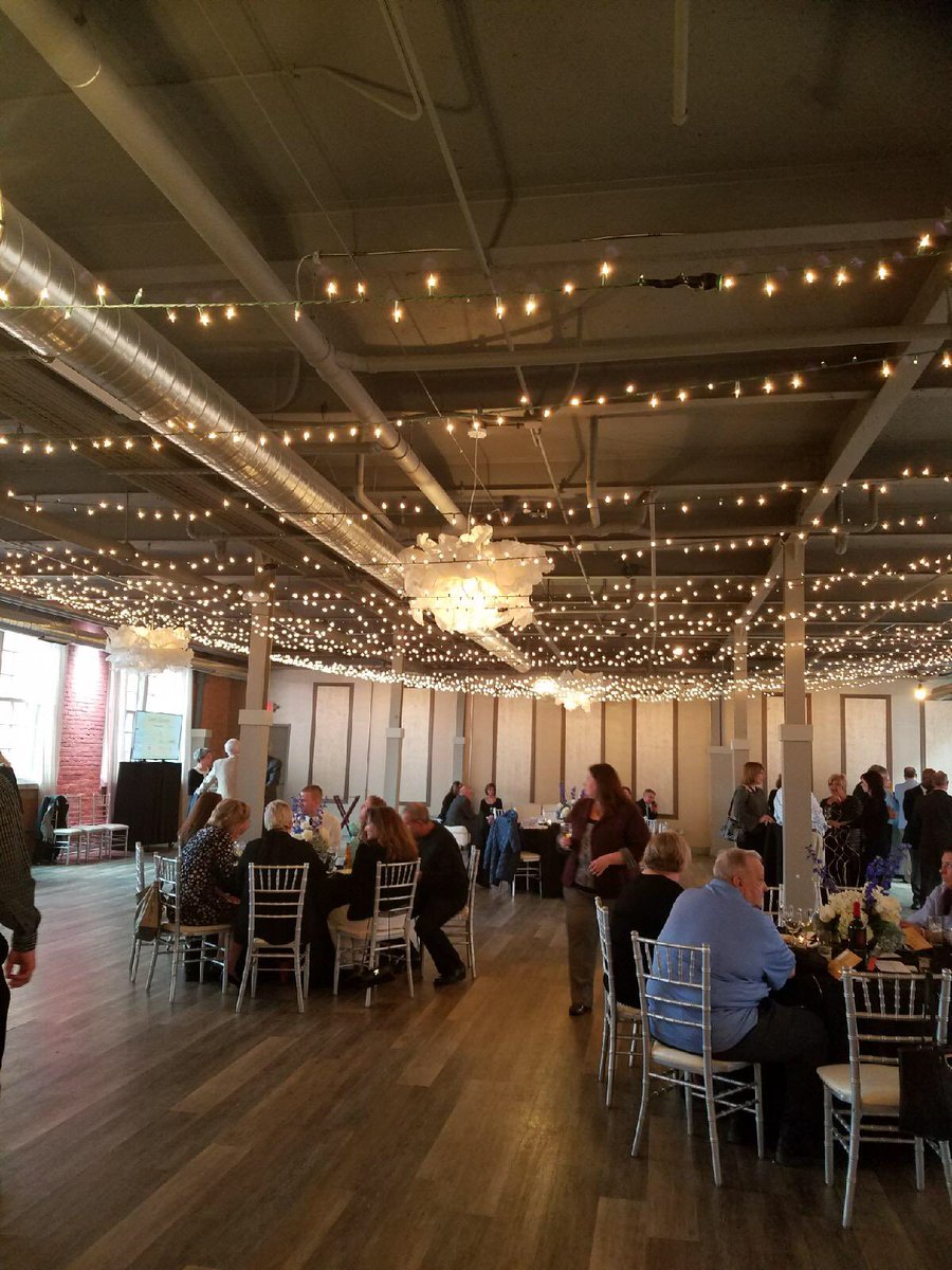 janders1207's tweet photo. Great night for a great cause. #heartlight #childandfamilyservices https://t.co/EtDU2toWRK