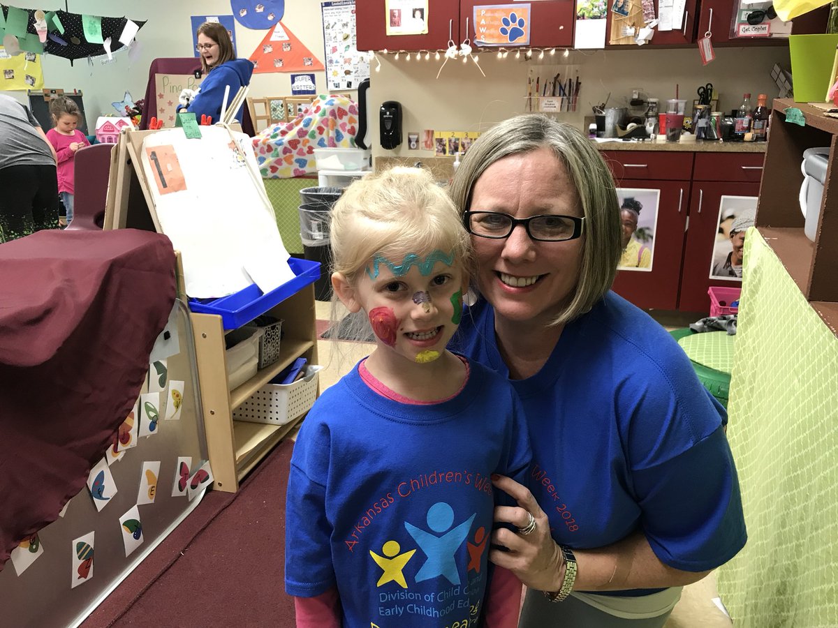 Room2RocksTRPS's tweet photo. Having a great time at our Family Science Nigh!!! Love our families.  @Room2RocksTRPS  #excellencebeginsTRPS https://t.co/tiCKcffsYK