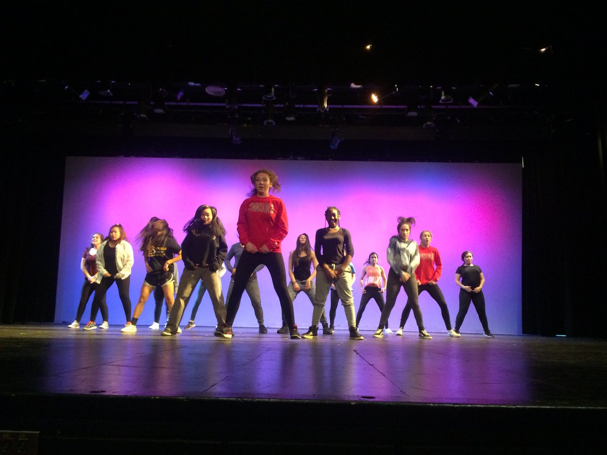 MissMPrice's tweet photo. Free Flow Crew and Crucial Dance Clique ready to perform at WHS Display of Cultures @BGFreeFlowCrew @BGHSFineArts @BGHSPrincipal @d214finearts https://t.co/ySZo7LMiEA