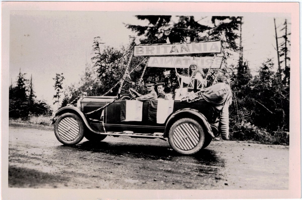 ParksvillePast's tweet photo. Parksville &amp; District Historical Society: Patriotic Float to be entered into the July 1st celebration. circa 1920. Print, Photographic. A 8.89.59 

#parksvillepast #parksville #vancouverisland #parade #tbt https://t.co/xhOYDlZ9lc