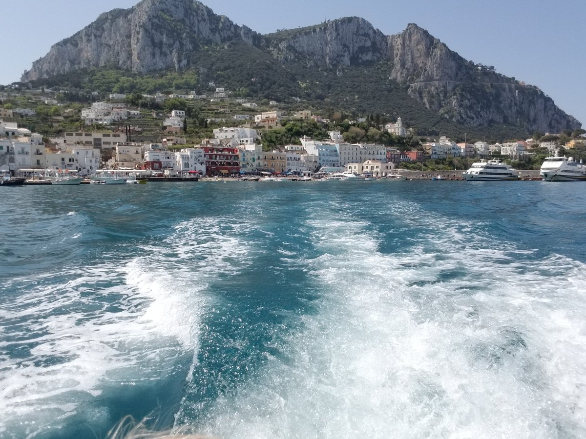 kandjerickson's tweet photo. Naples, Capri, Sorrento, perfect weather, the bluest water and all our people say..Awe! @GDPrincipal #gdrsdchat https://t.co/f1rMoMkCZJ