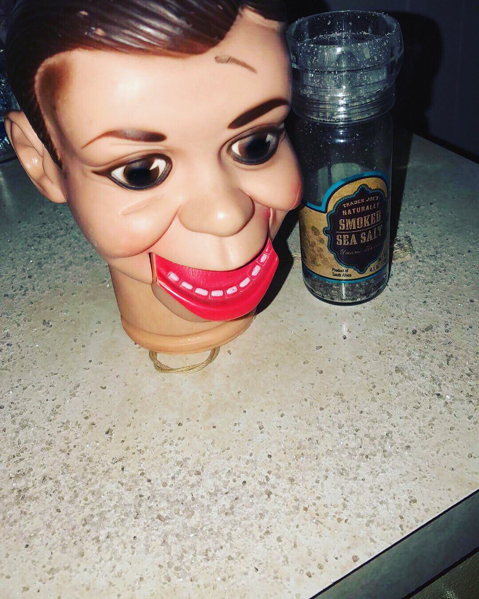 ctofine's tweet photo. #saltandburn #creepyassdollheadatourbandb #spnfamily #lowsodiumfreaks #fuckthisshit #ohHELLnoIMnotsleepingwithTHATinmycloset #itlookslikSidfromBuffy #Chuckhelpus #supernatural https://t.co/YtvgSScpPk