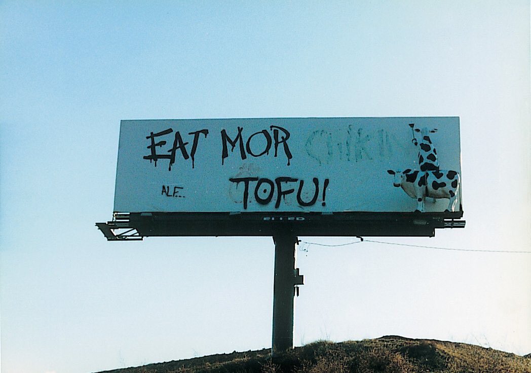 TheVoodie's tweet photo. Who did this?!? 🙌👏🤝 

#vegan #eatmortofu 🌱 https://t.co/1gBfv6eLY8