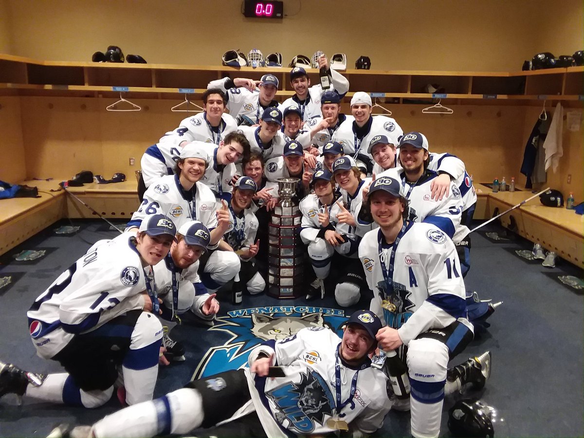 Lido_WWWHL's tweet photo. Ladies and Gentlemen, your 2017-18 @bchllive Playoff Champions, the @WenatcheeWild1!
@clarkyhockey
@BlissLittler
@WWBCHLScouting https://t.co/XUGA6aNmG7