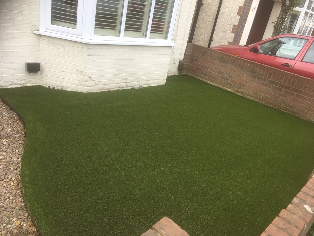 artigrassltd's tweet photo. A small splash of green, but what a huge difference it has made to this #Ipswich front garden.
#ArtificialGrass #suffolk #kerbappeal https://t.co/VttOgIU7YE