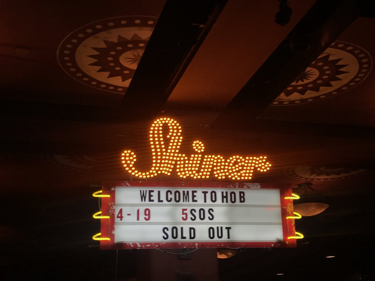 sunflowerjenni's tweet image. will forever love these boys 🌹 #5SOS3Dallas