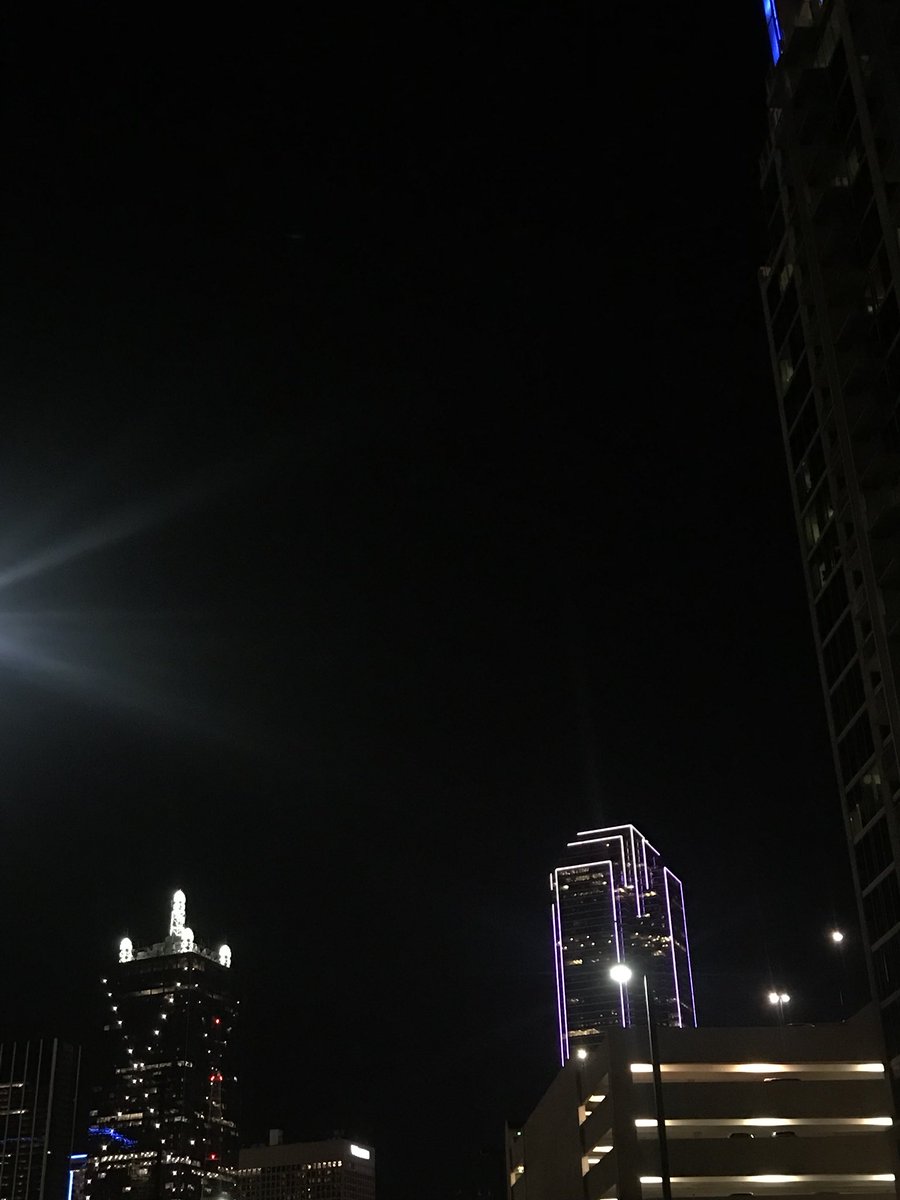 sunflowerjenni's tweet image. will forever love these boys 🌹 #5SOS3Dallas