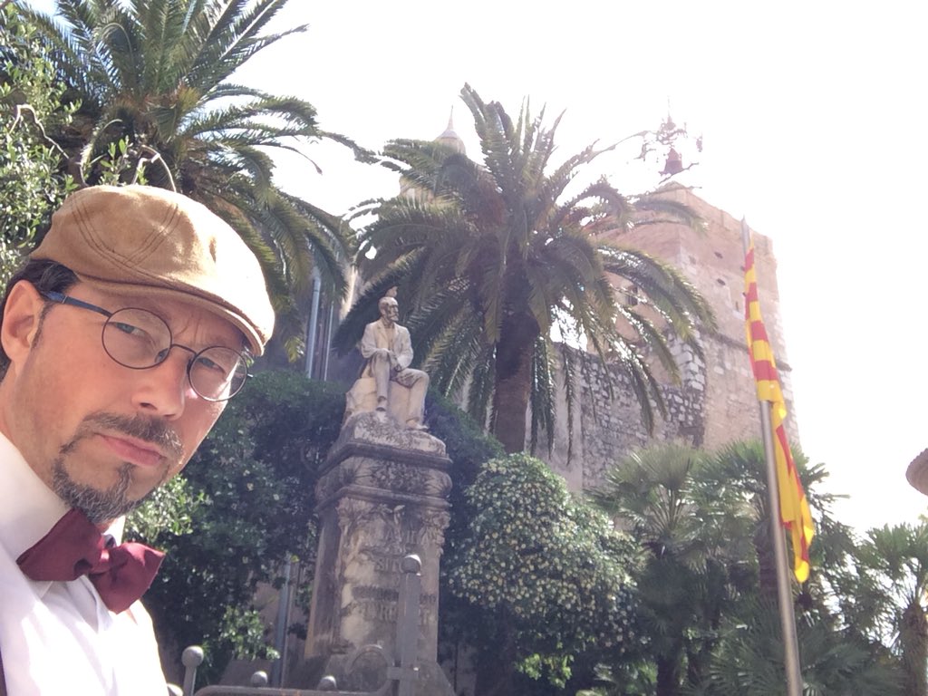 Cheapfilms1's tweet photo. Ayer en Sitges con macrojuego para 300 participantes. #cheapfilms https://t.co/LW2FqugHOC