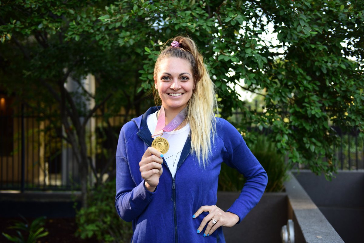 usconsulatemelb's tweet photo. Hey @CaylaGeorge23 thanks for letting us see your beautiful shiny @CommGamesAUS gold medal before you head to @WNBL @ConnecticutSun 🤩🤩🤩 🇺🇸🇦🇺 https://t.co/4aqzF2UGGH