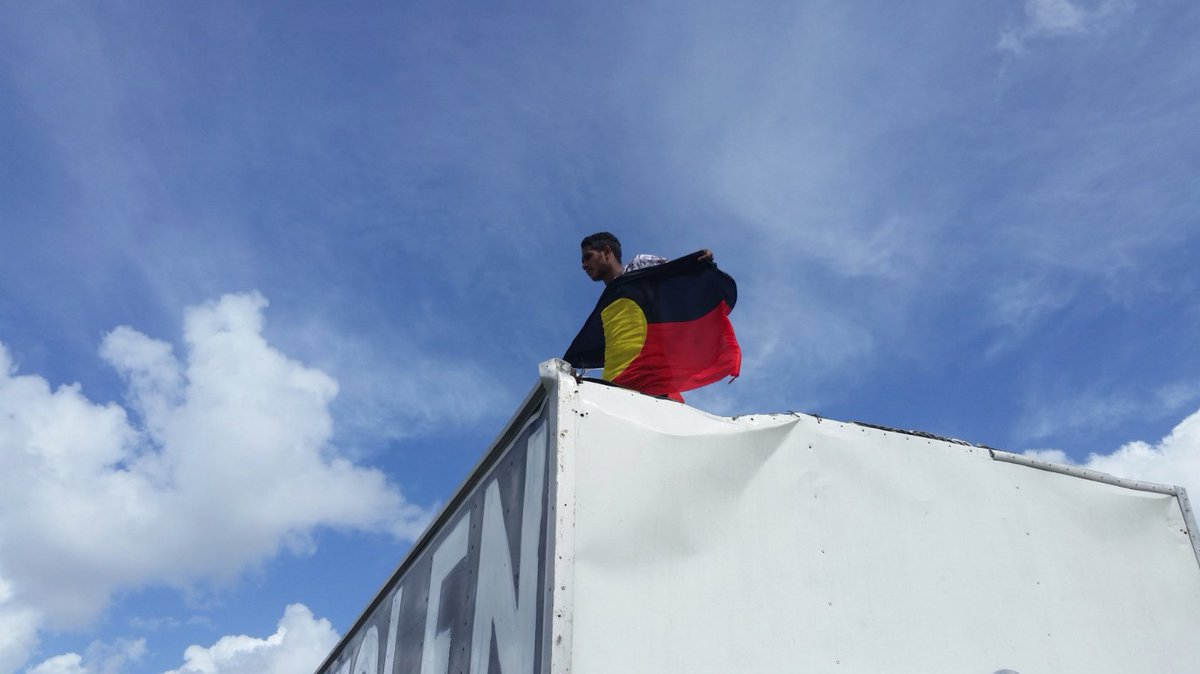 FairCommentShow's tweet image. This week, the Stolenwealth Games protests, a proposed National Integrity Commission, and dating apps in 2018📱

(Photo: Michelle Vlatkovic)