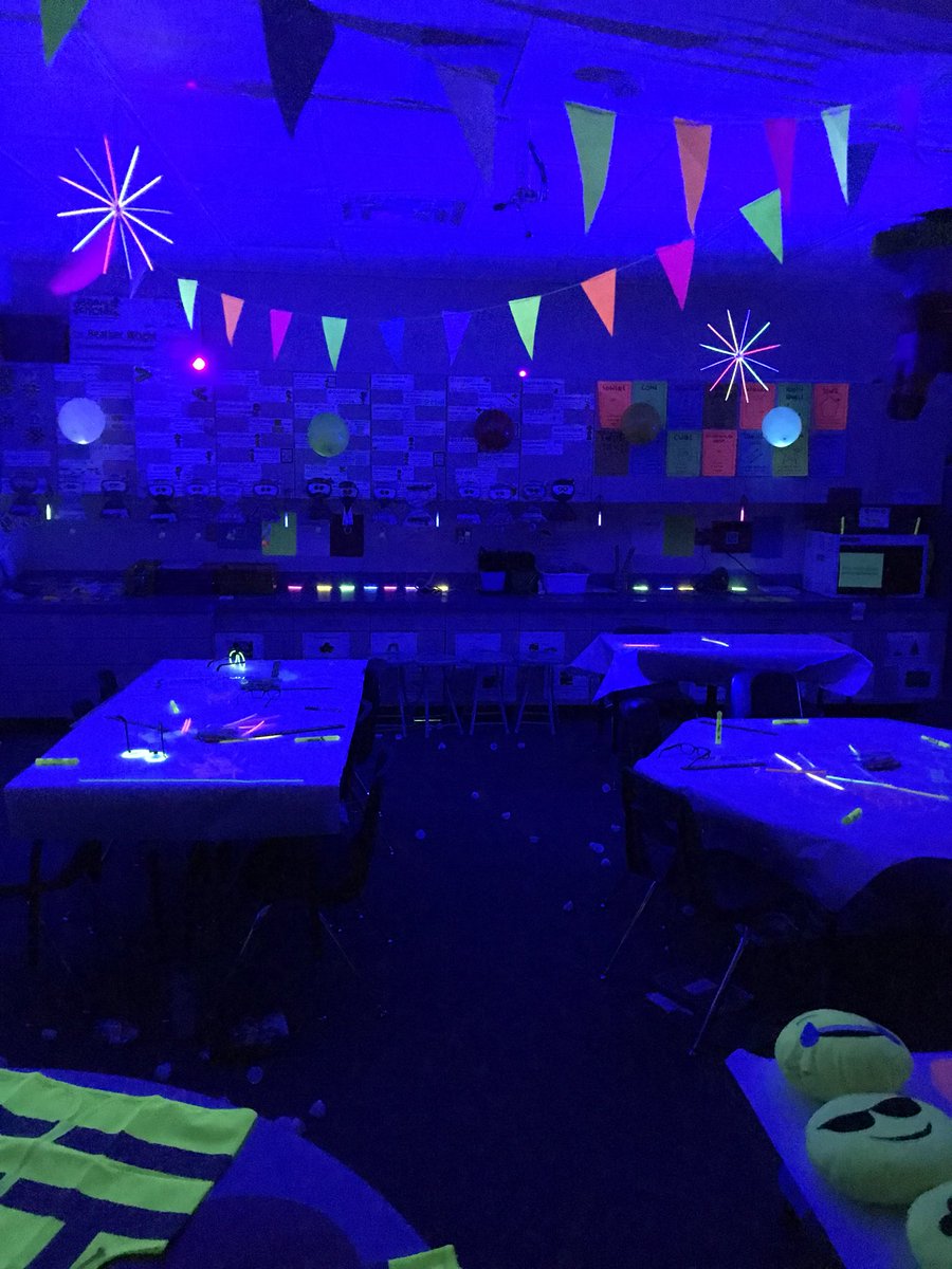HBuckley85's tweet photo. Third grade teachers at Smith know how to #shine! Or glow... 😄 I enjoyed my visit today and seeing the kids work hard in a fun environment! #makingmemorieswhilelearning @kellye_morton @teacherntx https://t.co/GcSNpToXRN