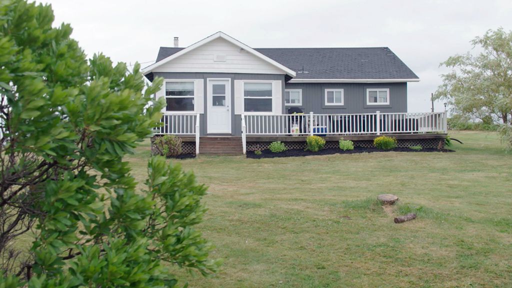 brojects's tweet photo. BEFORE: A quaint summer home with a great view of the Atlantic Ocean.
AFTER: A quaint summer home with a great view of the Atlantic Ocean AND a double-duty guest house with a wrap around deck.
#Brojects
#BuiltForTheWeekend https://t.co/XFjlzxlP0L