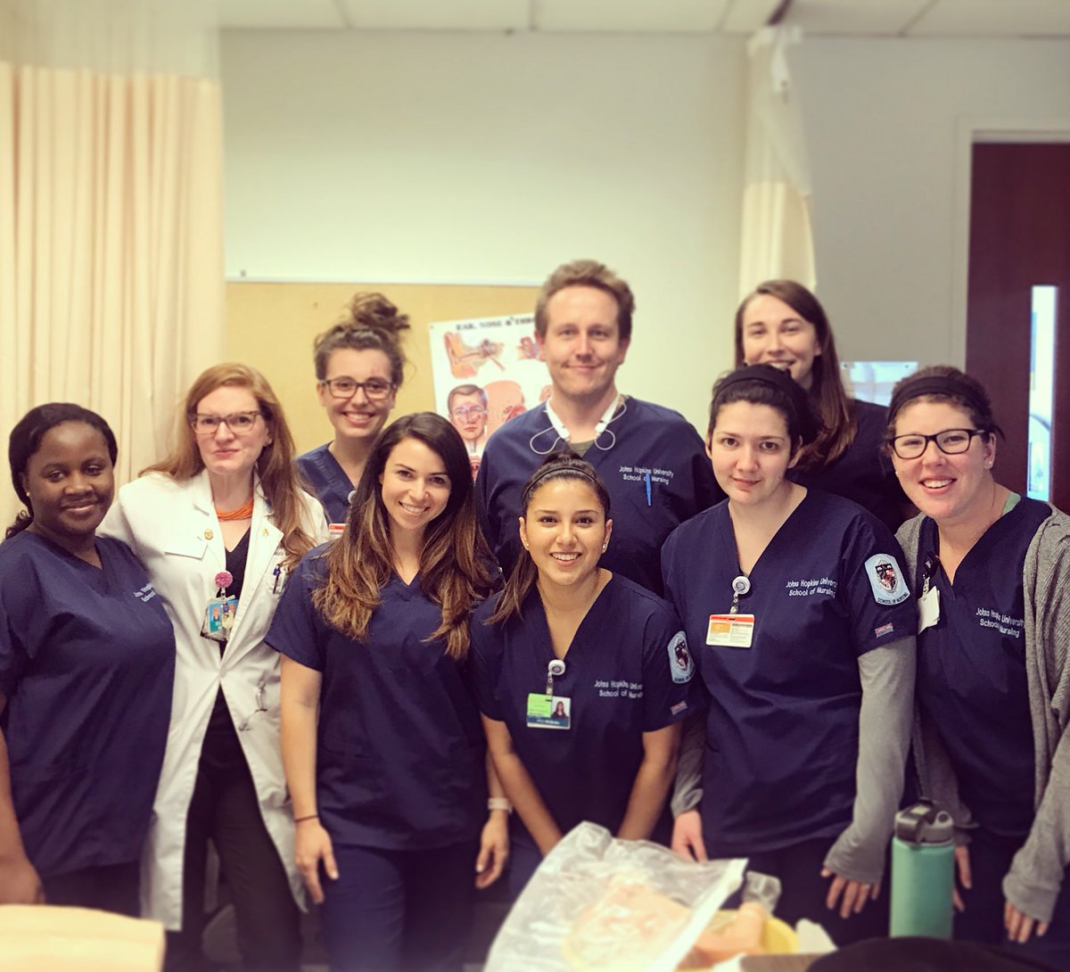 MarenMReinholdt's tweet photo. Last day of Foundations Lab with this lovely group of students! 💊💉❤️ #JHUSON https://t.co/Vl2pQmBTGR