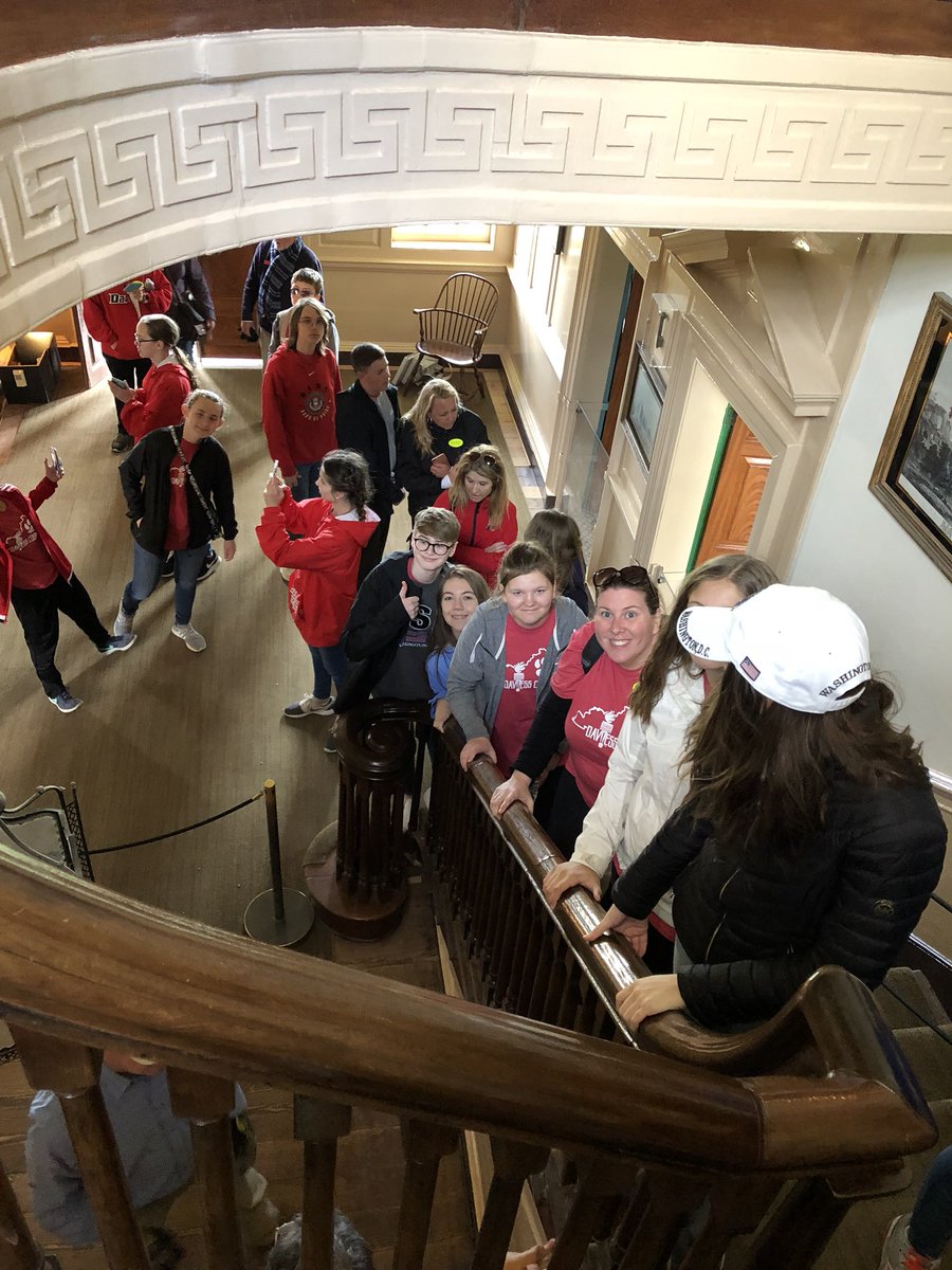 dcmsalln's tweet photo. NJHS walks the stairs of President George Washington’s home at Mt. Vernon #dc2dc https://t.co/4uL50O5lC6