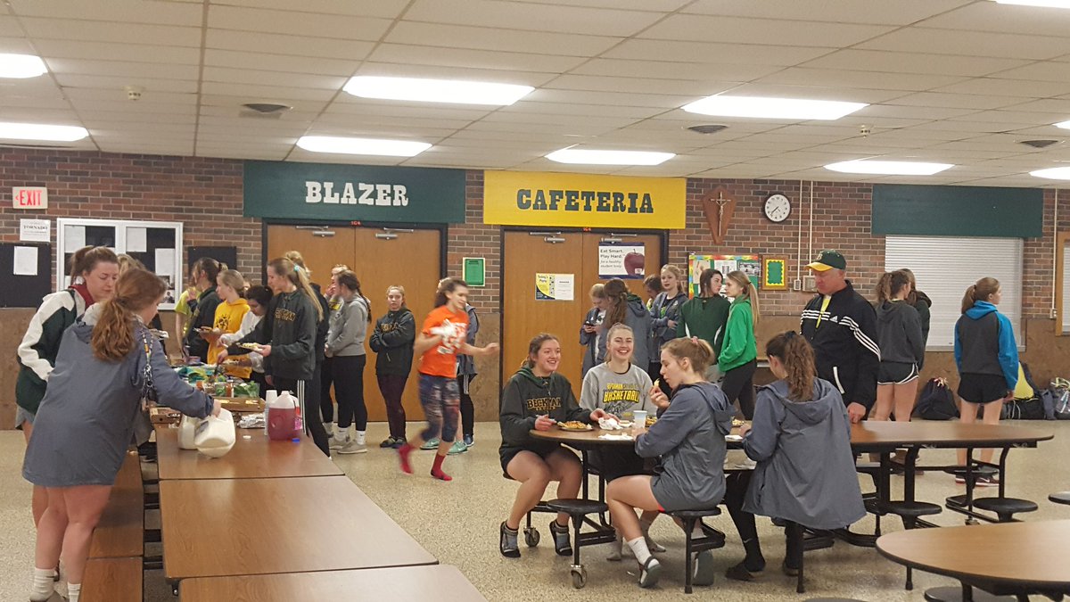 Blazergsoccer's tweet photo. The Blazer girls are carb loading before their big match with Western Dubuque Friday night. #BlazerPride #LotsaPasta https://t.co/vHnEgs21k1