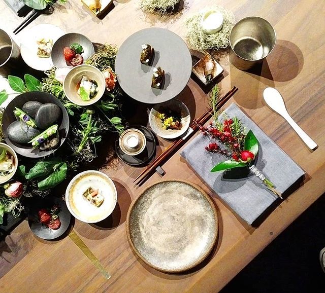 Star_Chefs's tweet photo. SingleThread spread #ciawof20 cooking demo today 👏👏👏
.
.
.
.
.
.
.
.
.
#artofplating #singlethread #singlethreadfarms #ciawof #instafood #foodshare #chefsofinstagram #cookingideas #hospitalitydesign #hospitality #foodphotography #starchefs https://t.co/412gB1VYfC https://t.co/wqk3drRkAk