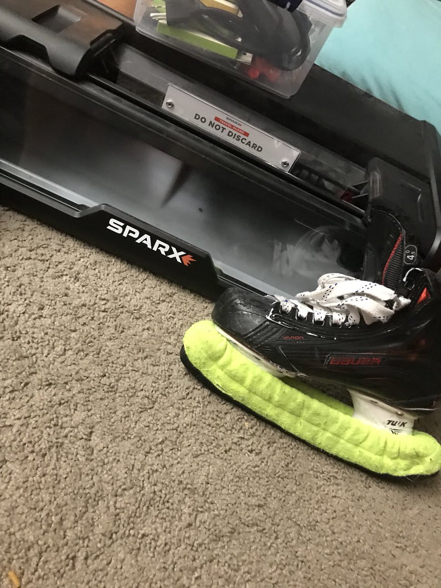 bigjay2five's tweet photo. Packed up and ready to roll.... Duluth Minnesota here we come for the u-14 #ccmhighperformance weekend @Sparxhockey https://t.co/xNzNazVDZR