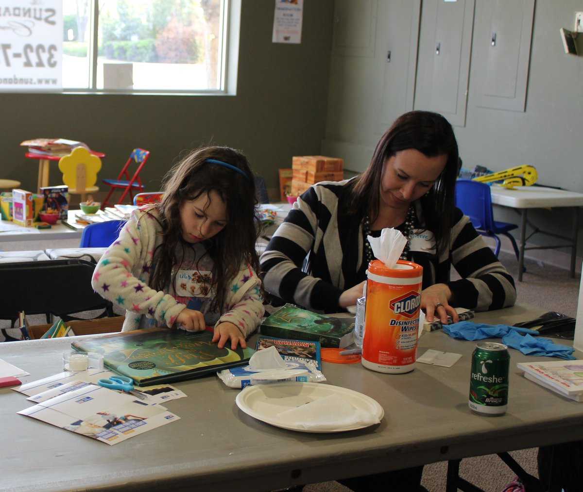 unitedwaytv's tweet photo. We've collect over 84,000 books for low-income kids in the Treasure Valley thanks to lots of caring volunteers! #UWTV #GiveBooksIdaho https://t.co/IQIbMA7q1r