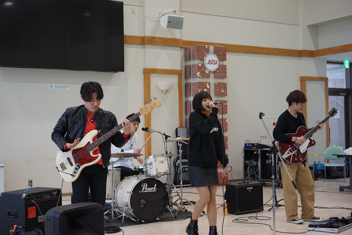 ritsumeikanapu's tweet photo. 今週は、新入生歓迎のサークルパフォーマンスが目白押し⛲️
APUには100以上の学生団体があり、スポーツやビジネス、社会貢献など様々。日本の伝統舞踊には国際学生の方が多く在籍していたり、海外へボランティア遠征に行く団体もあります!#FirstStepDone #WelcomeWeekAPU #ShapeYourWorldAPU https://t.co/wb5zWxtdLQ