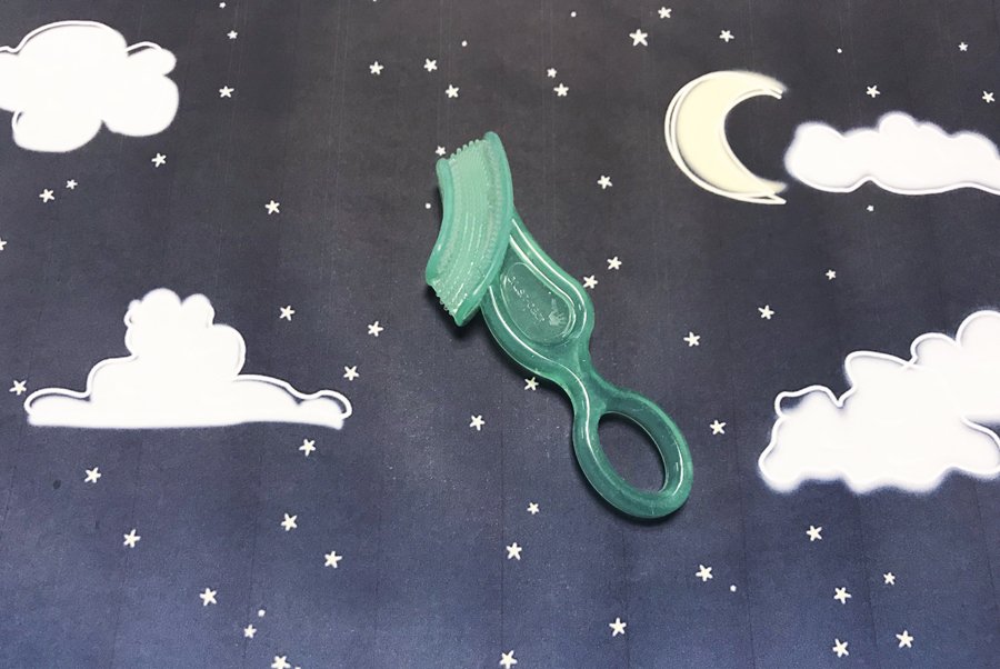 brushbabyuk's tweet photo. Who's awake on the #nightshift?๐ Our #ChewableToothbrush can be put in the fridge to cool/soothe #teething #gums. Also keeps mouth clean!๐ https://t.co/DGimJsD3j6