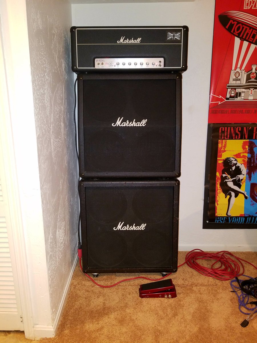SMKCBoston's tweet photo. My new @marshallamps @Slash #AFD100 #Appetitefordestruction #100watt #alltube #amphead man they knocked this one out of the park, sounds identical!! @AppetiteForGNfR @gunsnroses @SeymourDuncan @Slash #crybaby #wahwah #effectpedal https://t.co/NODu2BZRyF