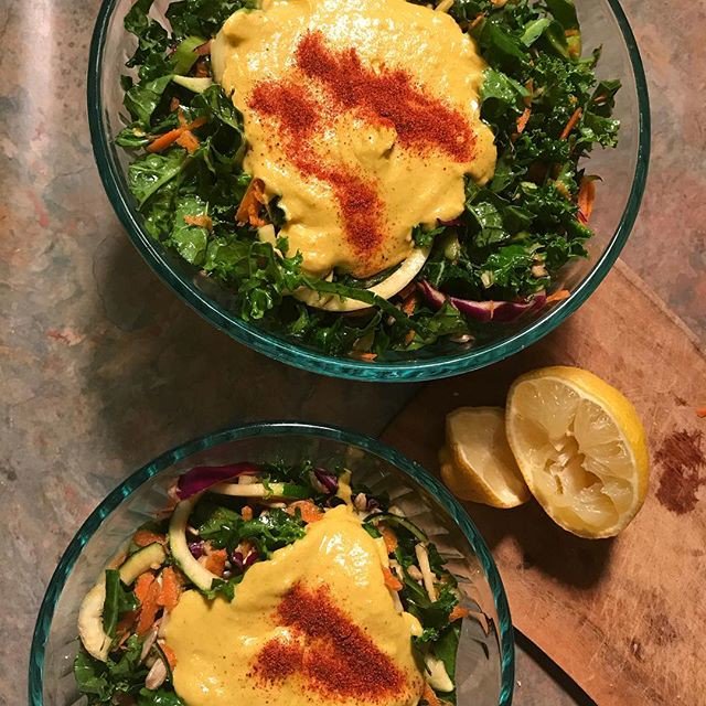 Reposting @quantumroyalrawfood:
#kale #macncheeze #rawvegan #cashewcheese #garlic #jalapeno #cayenne #turmeric #lemonjuice #pinksalt (I’m just out of #celticseasalt at the moment.) #collard #purplecabbage #shreddedcarrots #celery #sunflowerseeds #oliveoil #miso #nongmo #organic