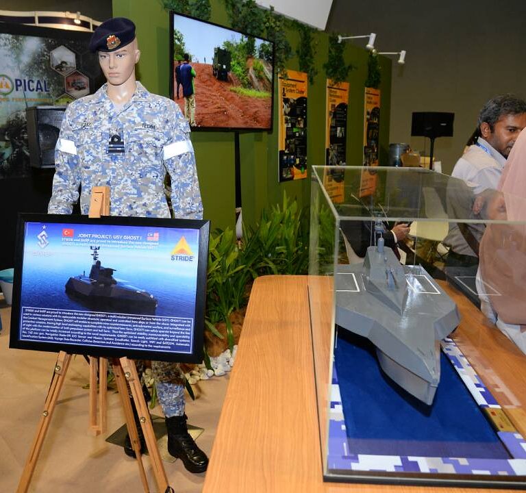 MINDEFMalaysia's tweet photo. Model USV Ghost I, Kerjasama Strategik Pertahanan diantara STRIDE (Malaysia) dan SARP ASELSAN JV (Turki).
#DSA2018
#natsecasia2018
#30yearsofDSA https://t.co/SY6t3MOfGU