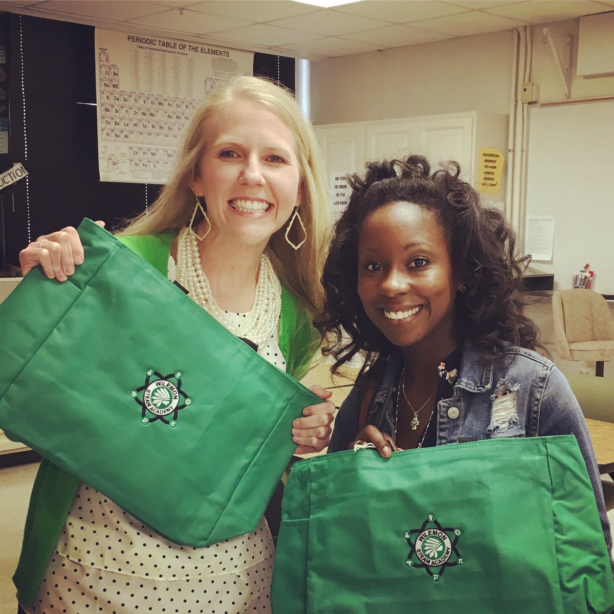 Sarah_Beratto's tweet photo. Loved, loved, loved exploring @WilemonSTEAM today!!! I canNOT wait to learn and grow with this fabulous new friend @krobin54!! Oh and check out our new teacher bags that were so kindly gifted to us!!!💚 #totespresh😉 #thankfulthursday #futurekinders #bestday https://t.co/8HQRJxaAK2